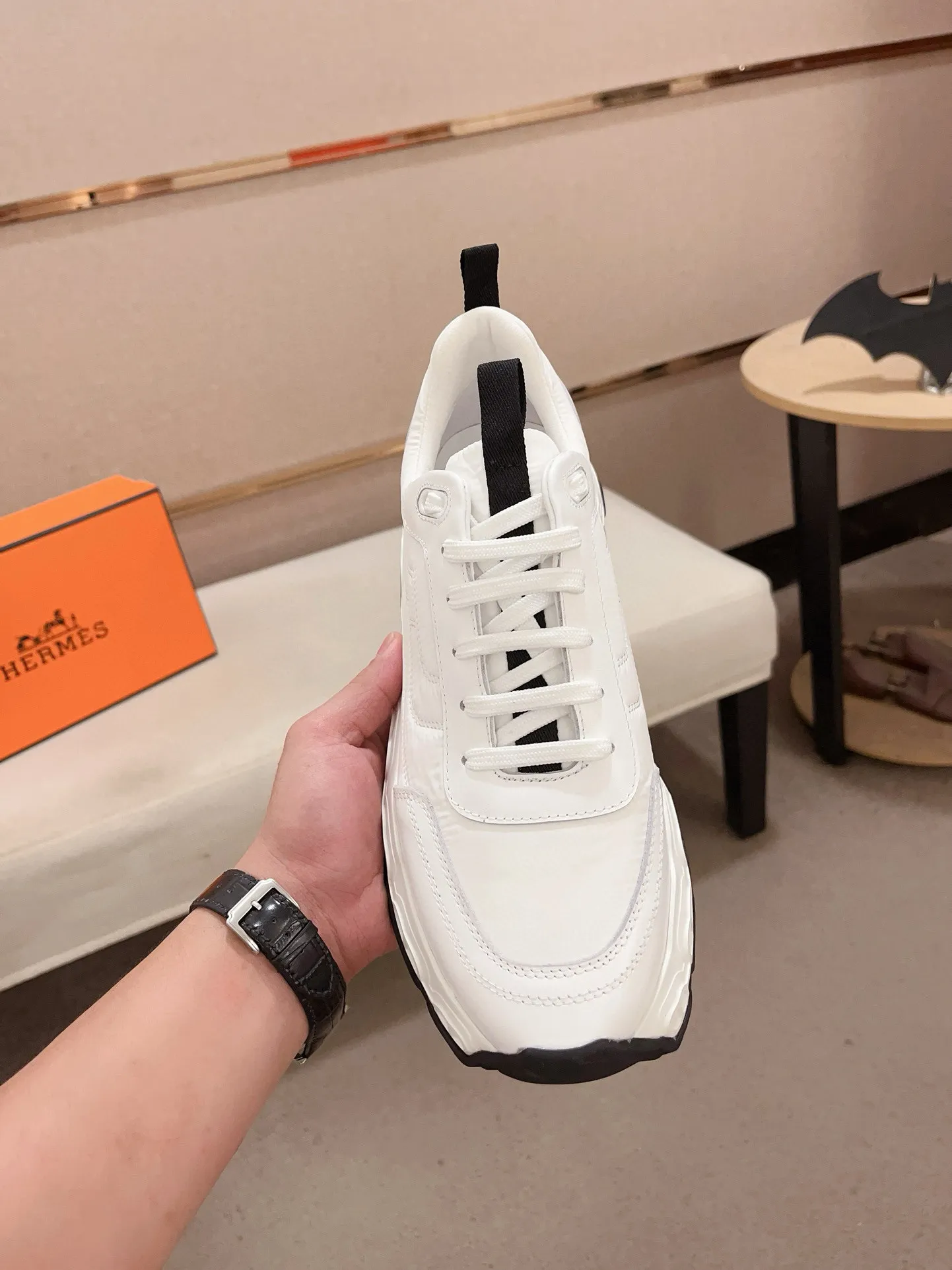 Factory price: 460💰《HERMES》【Classic Original Version】Hermès; Top 🔝 Purchasing Agency 🔍🔍 Men's latest 🇺🇸 counters are on sale simultaneously, original imported from Italy ▲▲First-layer cowhide ▲▲ (high-end, extravagance and class) times) Exquisite workmanship (Italian 🇮🇹Imported water-dyed 🐂cowhide lining) sole: Original sole provided by the original factory, ⚠️exclusive double-layer activity·TPR·rubber·combined molded outsole; super comfortable·wear-resistant·non-slip·environmental protection The real thing is more beautiful if you take the real thing (high quality, follow the order), you can enter and exit the counter at will * Number of yards: 38·39·40·41·42·43·44# (can be customized 45.)